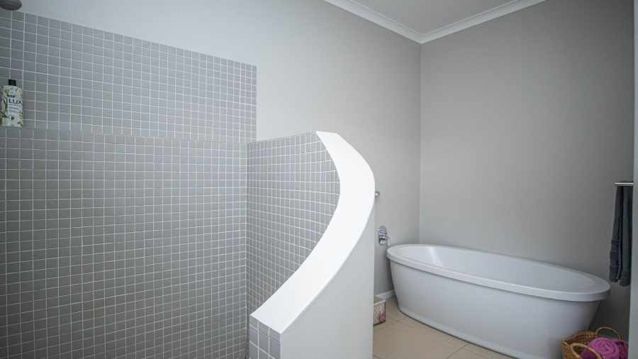 5 Bedroom Property for Sale in The Coves North West